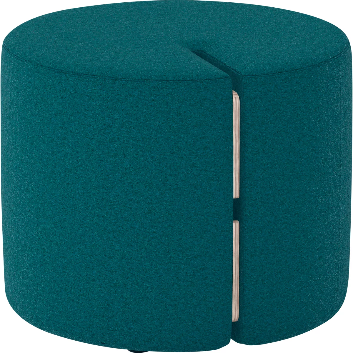Runder, teal-farbener Hocker mit einem Schlitz. Der Schlitz zeigt ein helles Holz. Der Hocker steht frei.