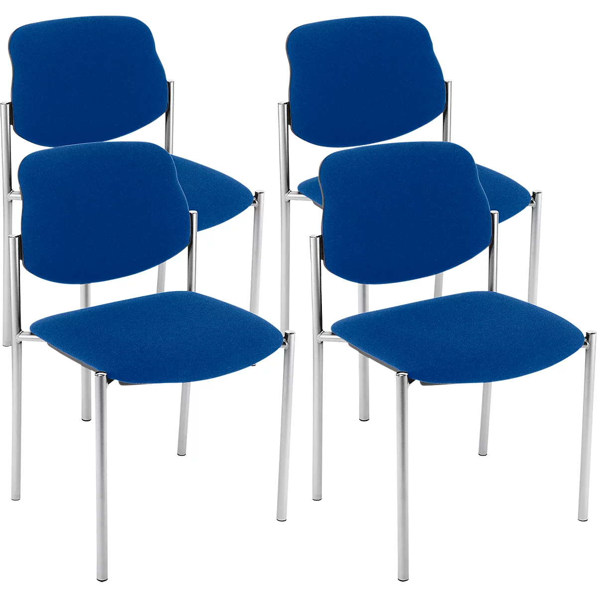 Plusieurs chaises bleues avec des cadres en métal argenté ; l'assise et le dossier sont bleus.