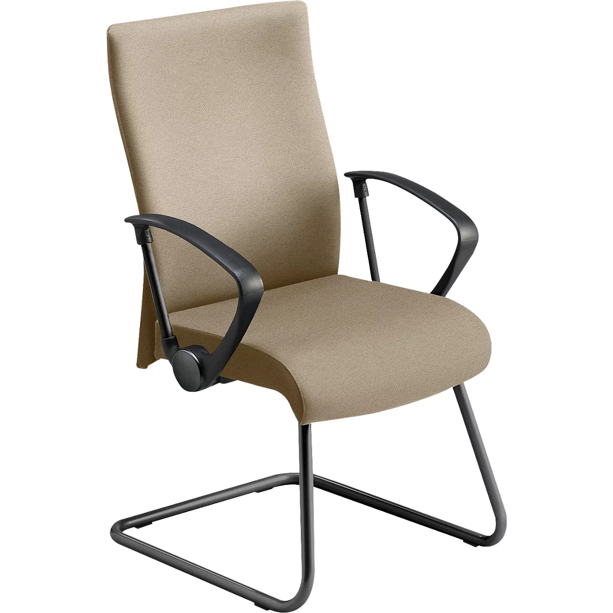Beige bureaustoel met armleuningen en metalen frame. De stoel is vrijstaand. Er is een lichte inkeping in de zitting.