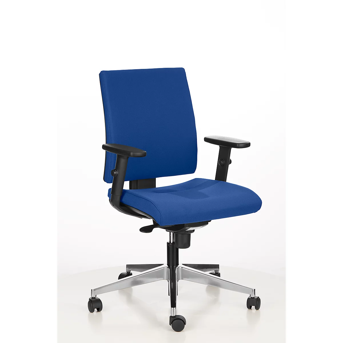 Blue office chair, silver frame, black armrests, castors. Against a white background.