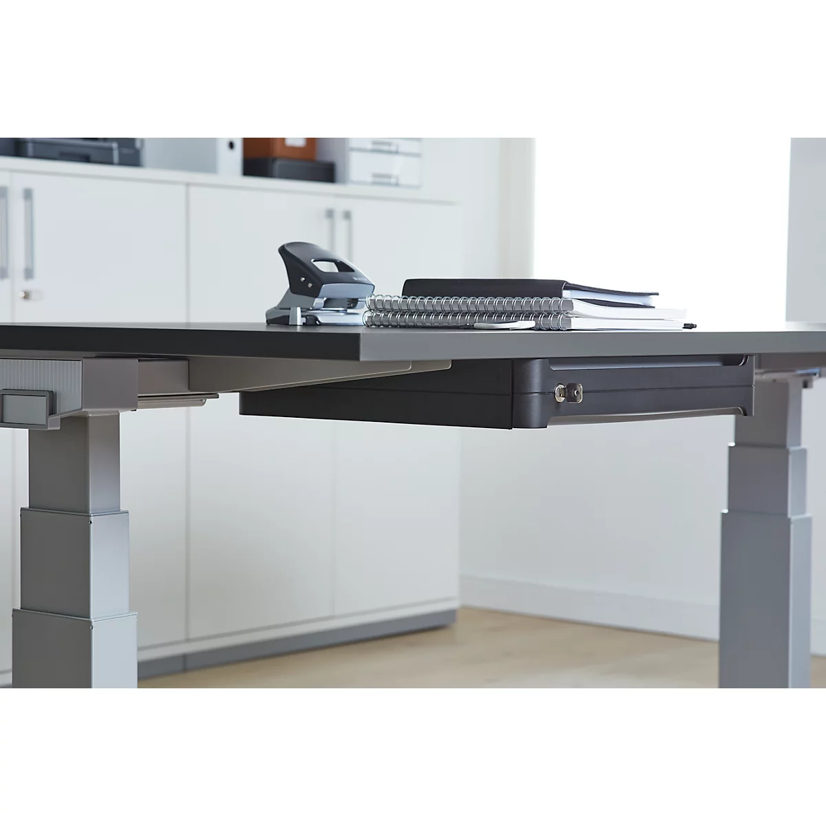 Onderkastlade OrgaWork, soft-close, afsluitbaar, B 430 x D 410 H 70 mm, zwart
