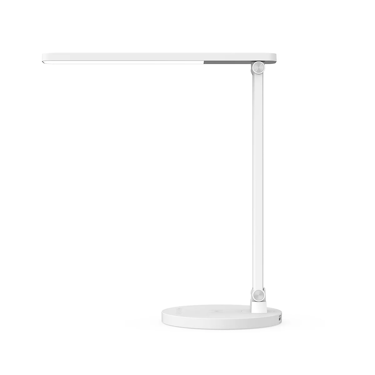 Een witte, moderne bureaulamp met een ronde voet en een slanke lichtkop. De arm is verstelbaar.