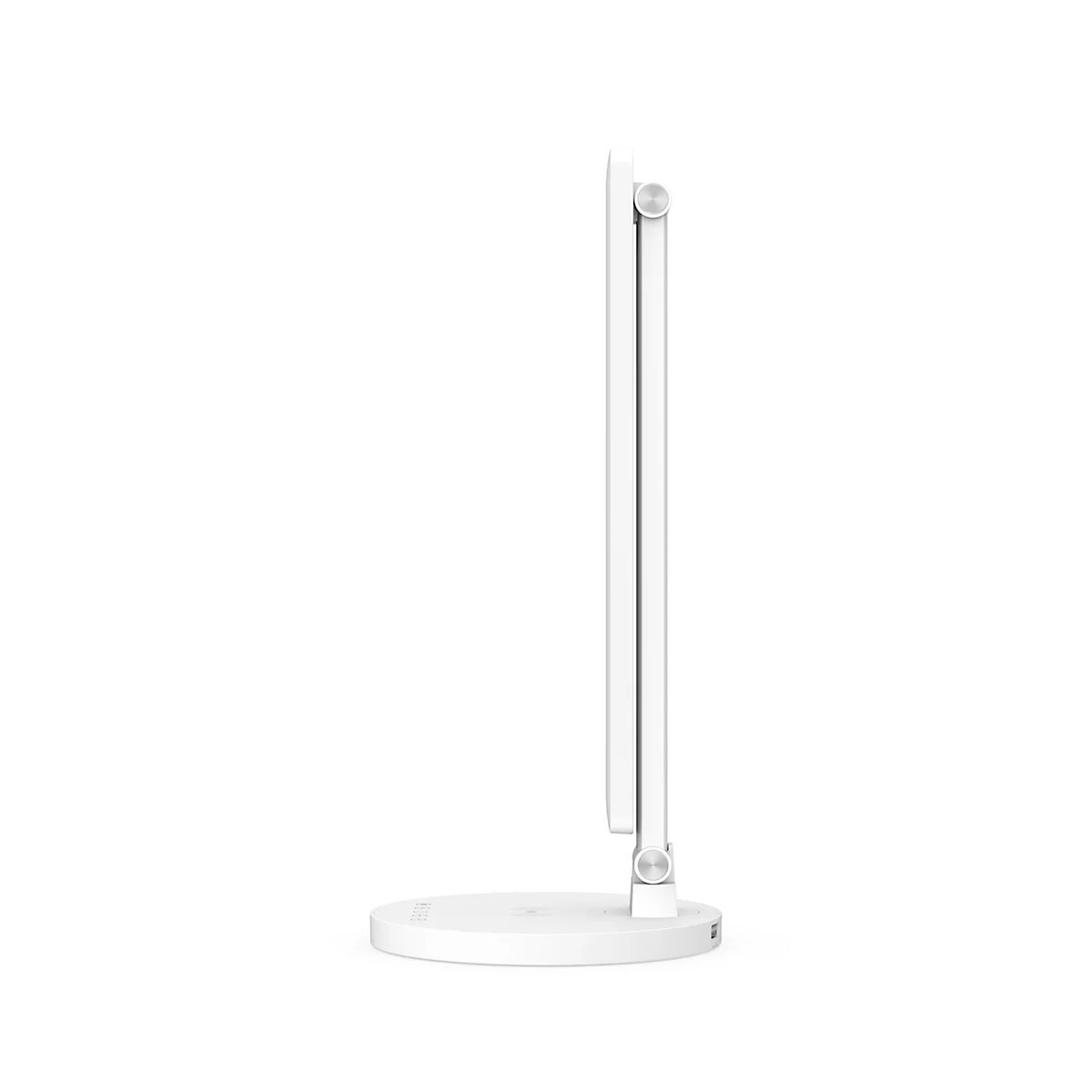 Witte moderne bureaulamp van de zijkant tegen een zwart-witte achtergrond.