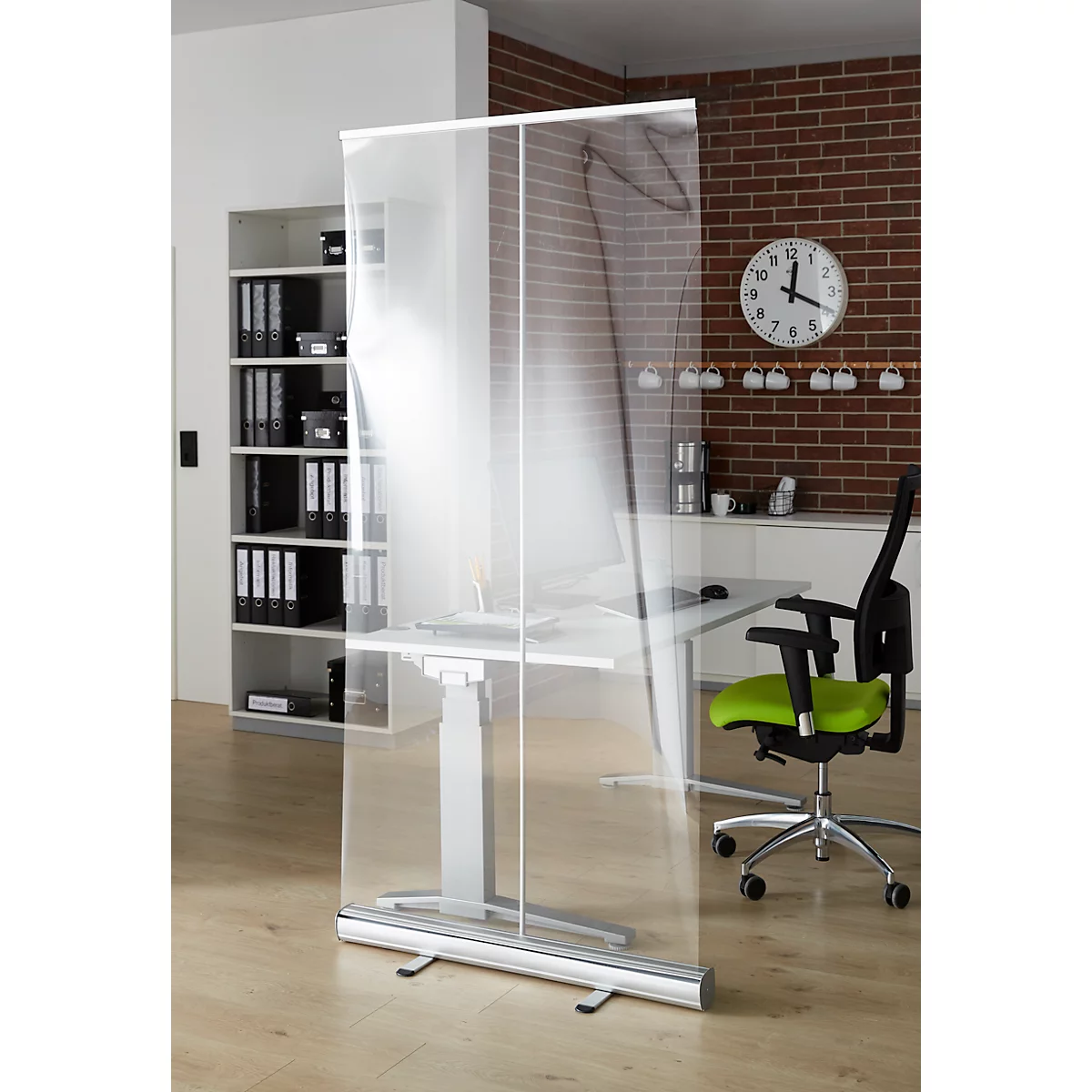 Oprolbaar hygiënescherm, PET-folie, glashelder, aluminiumcassette met voetjes, B 850 x D 200 x H 2200 mm