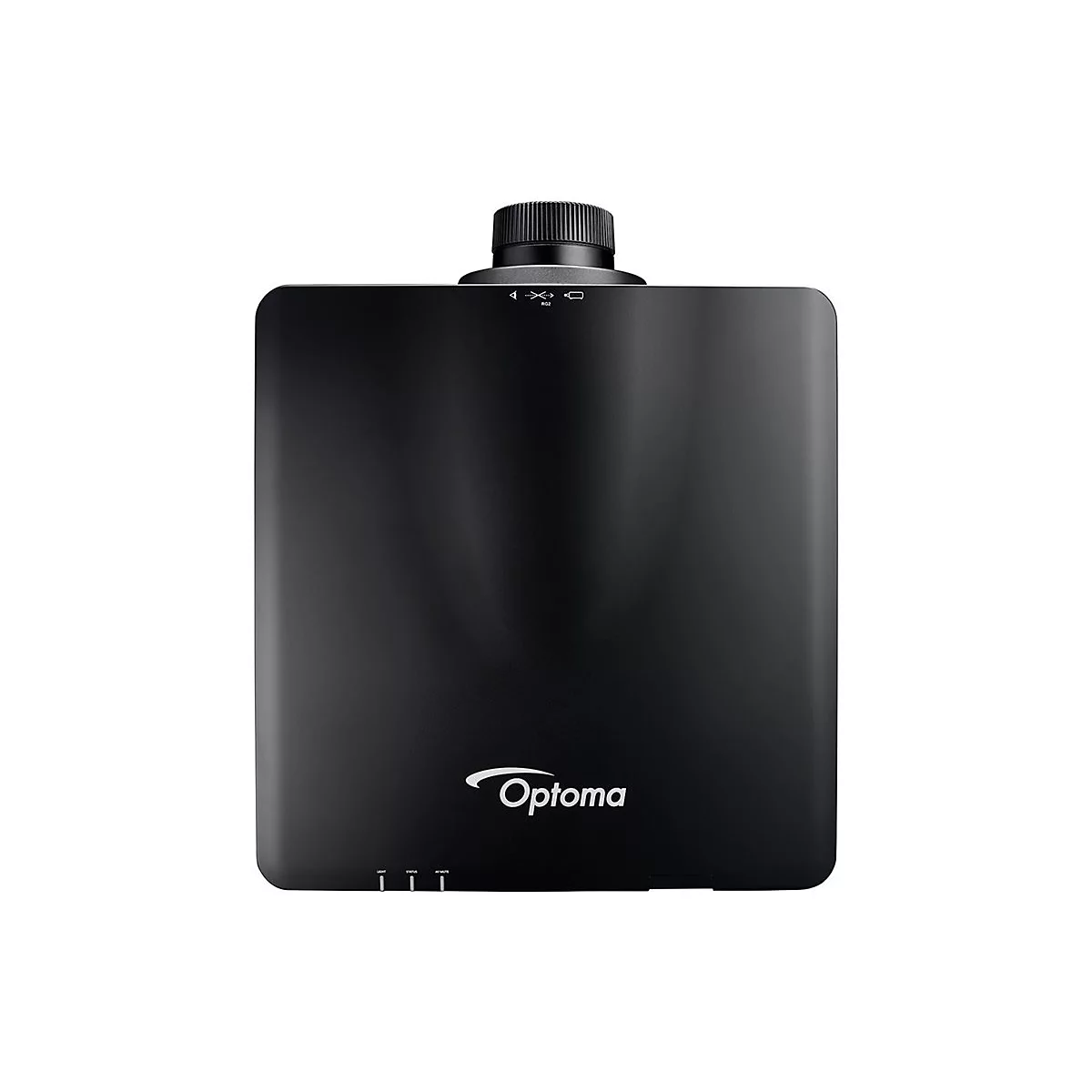 Schwarzer Optoma-Projektor, quadratisch, Objektiv oben, Optoma-Logo unten. Drei Kontrollleuchten.