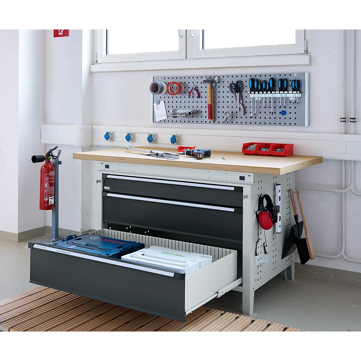 Otto Kind Breitfachwerkbank Typ 405, Buche Multiplexplatte, bis 1.200 kg, B 1524 x T 750 x H 850 mm, Stahl, Zentralverschluss, lichtgrau/anthrazitgrau