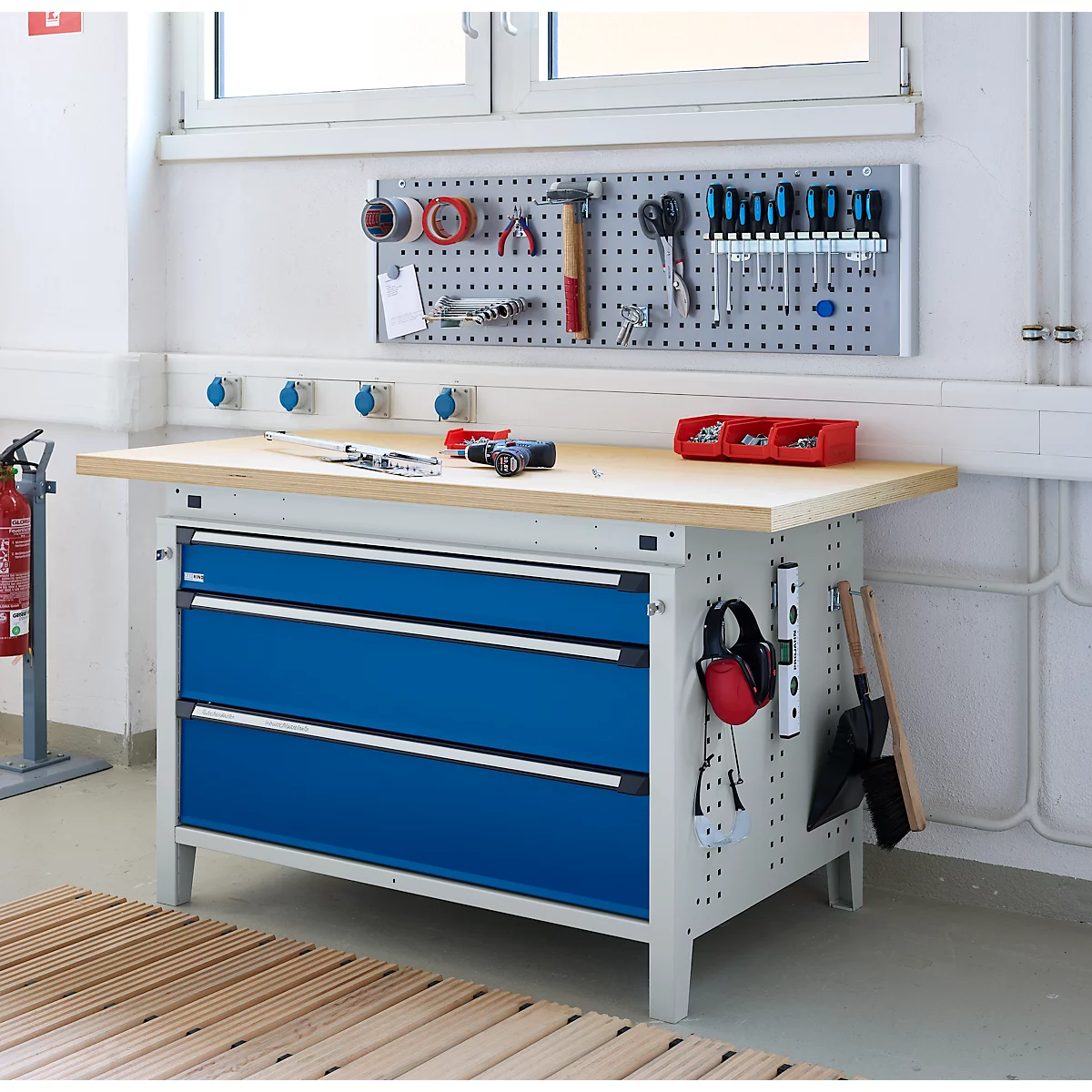 Otto Kind Breitfachwerkbank Typ 405, Buche Multiplexplatte, bis 1.200 kg, B 1524 x T 750 x H 850 mm, Stahl, Zentralverschluss, lichtgrau/enzianblau