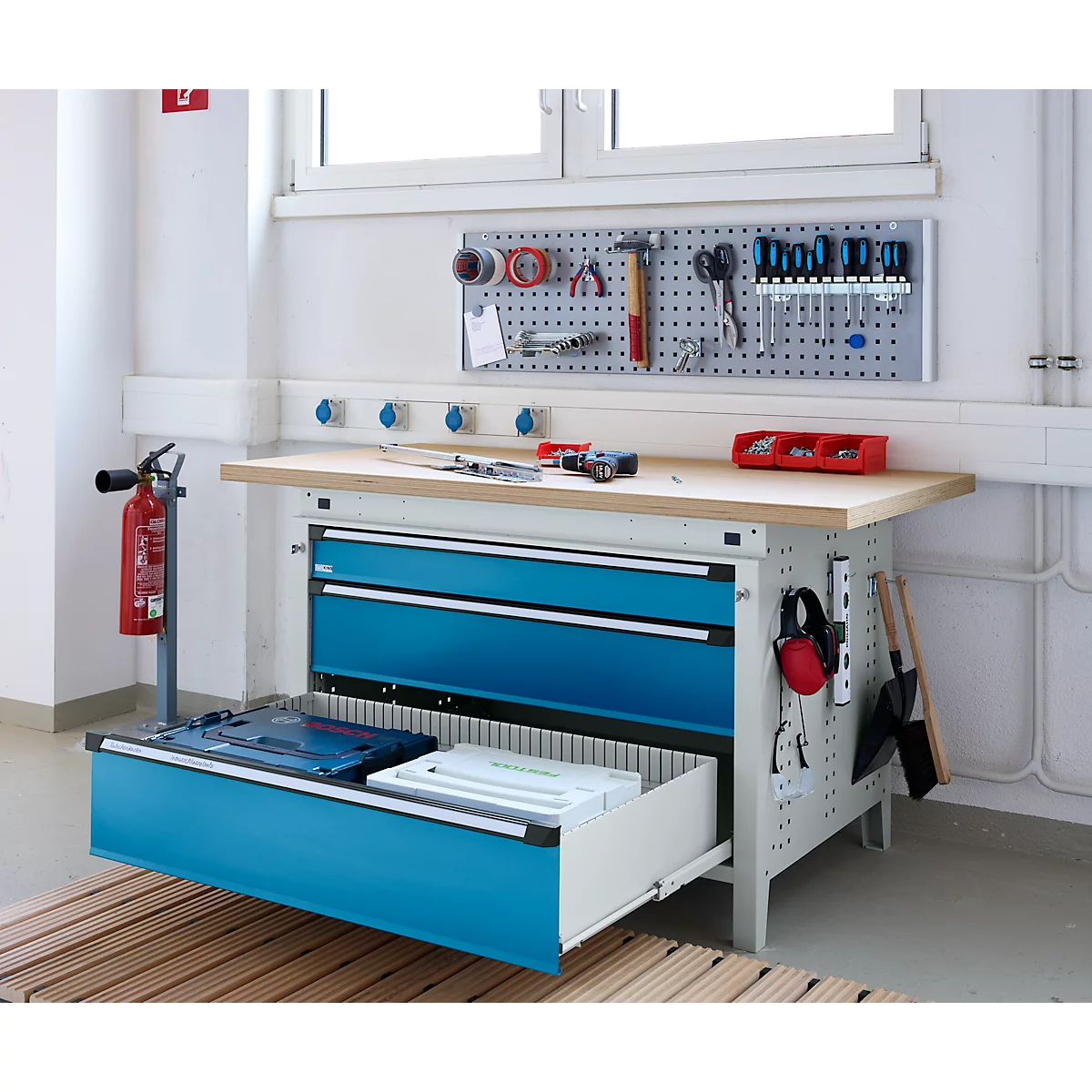 Otto Kind Breitfachwerkbank Typ 405, Buche Multiplexplatte, bis 1.200 kg, B 1524 x T 750 x H 850 mm, Stahl, Zentralverschluss, lichtgrau/lichtblau