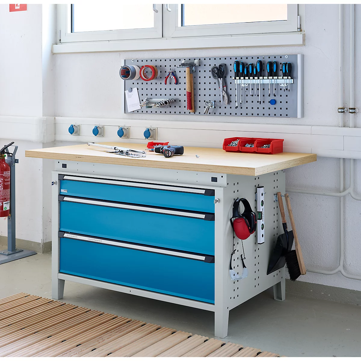 Otto Kind Breitfachwerkbank Typ 405, Buche Multiplexplatte, bis 1.200 kg, B 1524 x T 750 x H 850 mm, Stahl, Zentralverschluss, lichtgrau/lichtblau