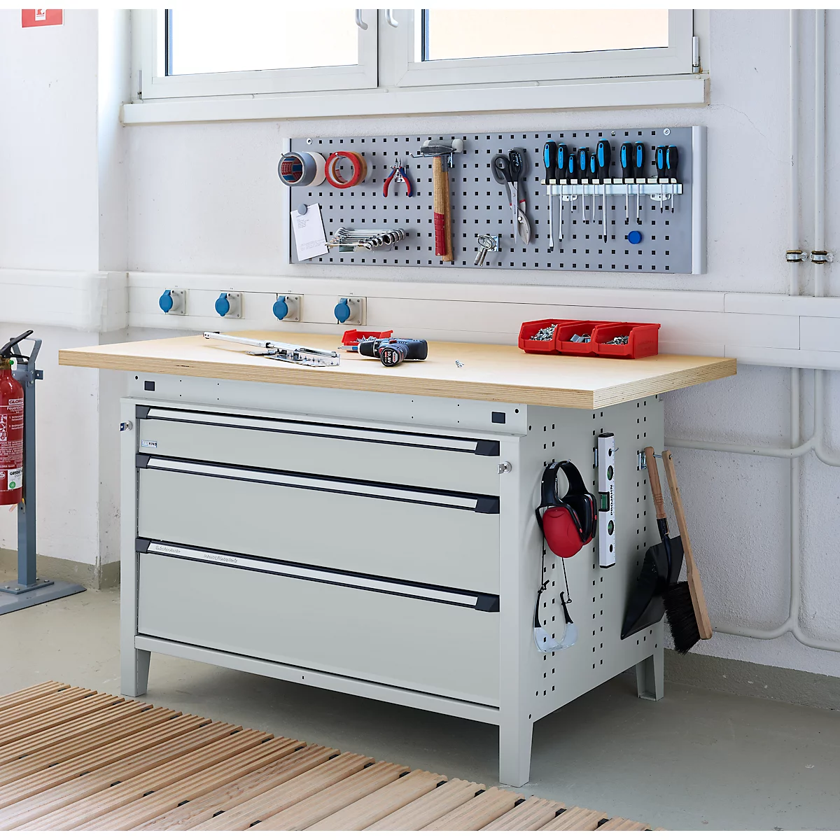Otto Kind Breitfachwerkbank Typ 405, Buche Multiplexplatte, bis 1.200 kg, B 1524 x T 750 x H 850 mm, Stahl, Zentralverschluss, lichtgrau/lichtgrau