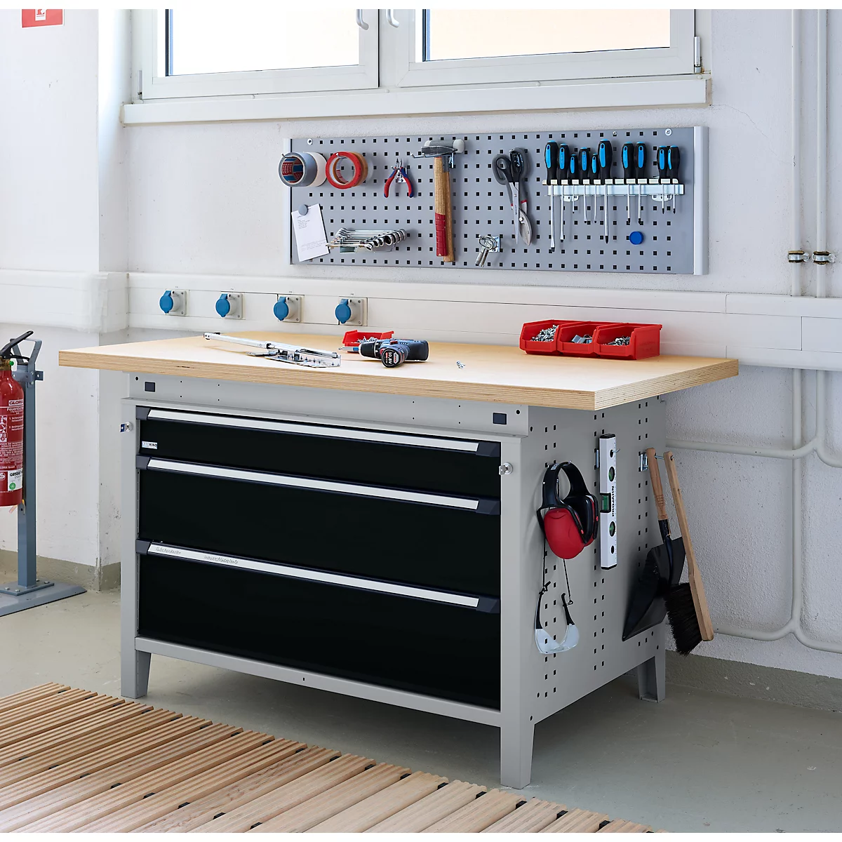 Otto Kind Breitfachwerkbank Typ 405, Buche Multiplexplatte, bis 1.200 kg, B 1524 x T 750 x H 850 mm, Stahl, Zentralverschluss, weißaluminium/tiefschwarz