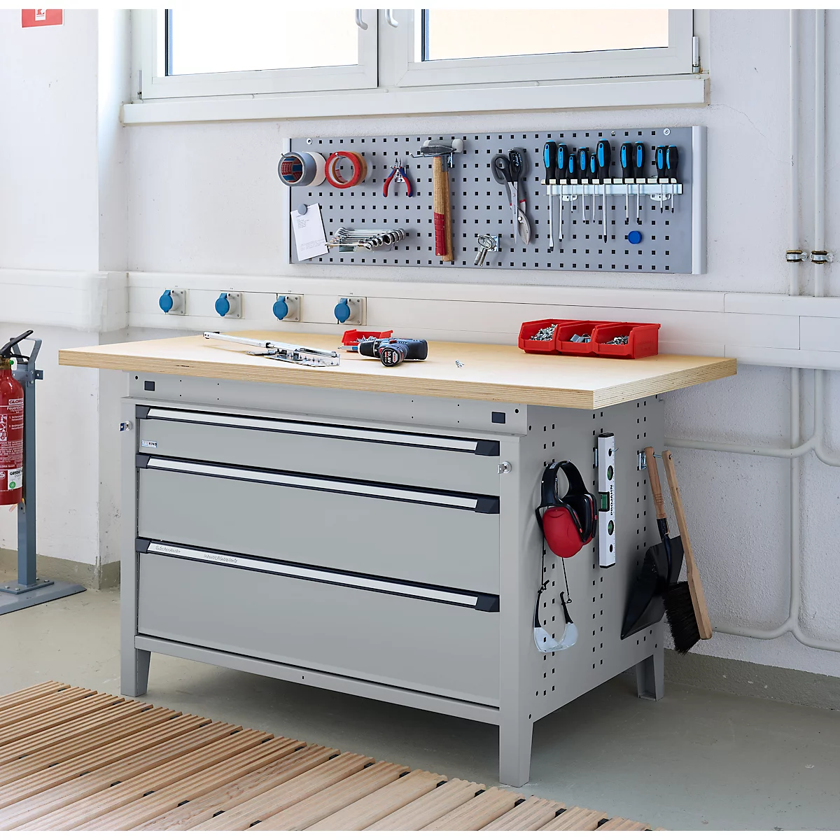 Otto Kind Breitfachwerkbank Typ 405, Buche Multiplexplatte, bis 1.200 kg, B 1524 x T 750 x H 850 mm, Stahl, Zentralverschluss, weißaluminium/weißaluminium