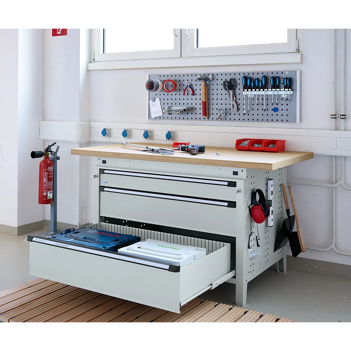 Otto Kind établi large type 405, plateau en hêtre multiplex, jusqu'à 1 200 kg, L 1524 x P 750 x H 850 mm, acier, fermeture centrale, gris clair/gris clair