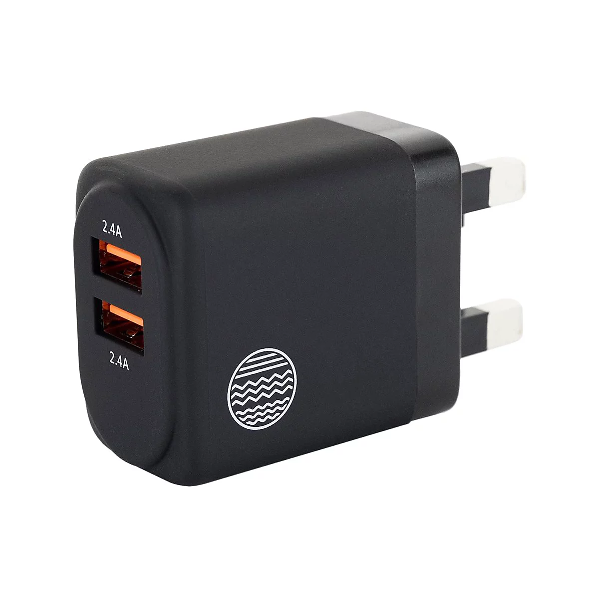 Schwarzes Ladegerät mit zwei USB-Anschlüssen, 2.4A. Auf der Seite ein Logo mit Linien. Stecker mit weißen Spitzen.