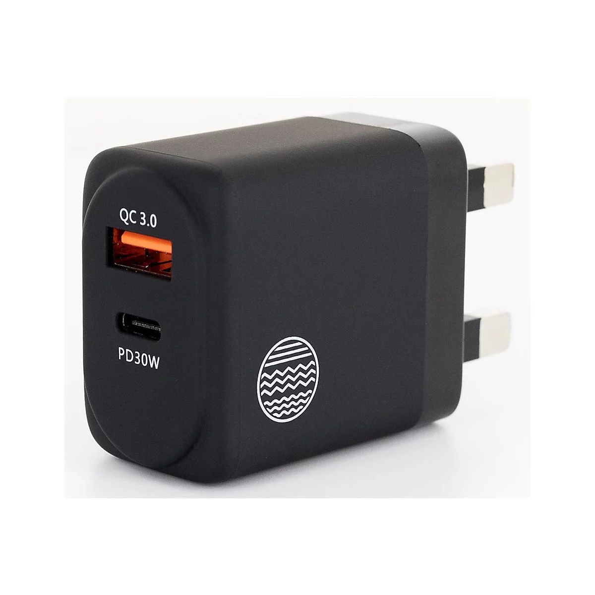 Schwarzes Ladegerät, Steckdose mit QC 3.0 und PD30W Anschlüssen.