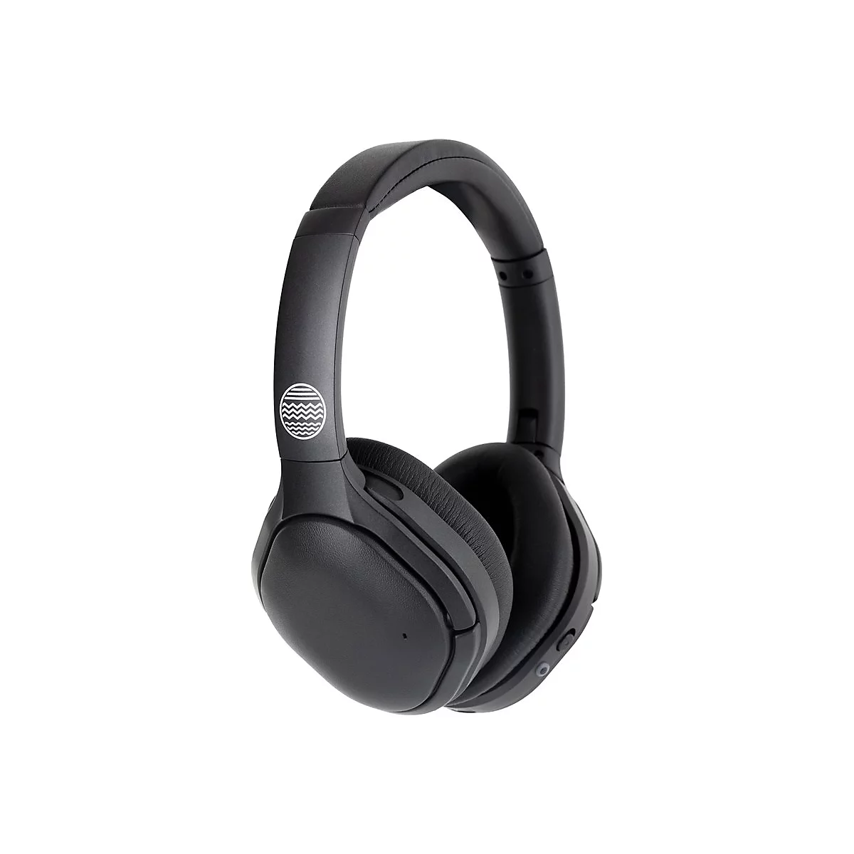 Schwarzer Over-Ear-Kopfhörer mit Logo, isoliert auf weißem Hintergrund.