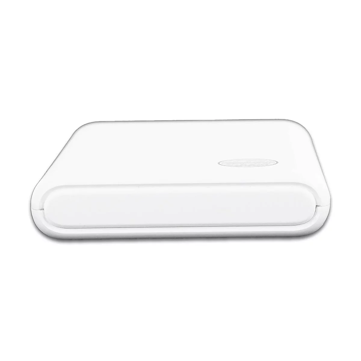 Ein weißes, rechteckiges Gerät mit abgerundeten Kanten, das auf einer weißen Oberfläche liegt.