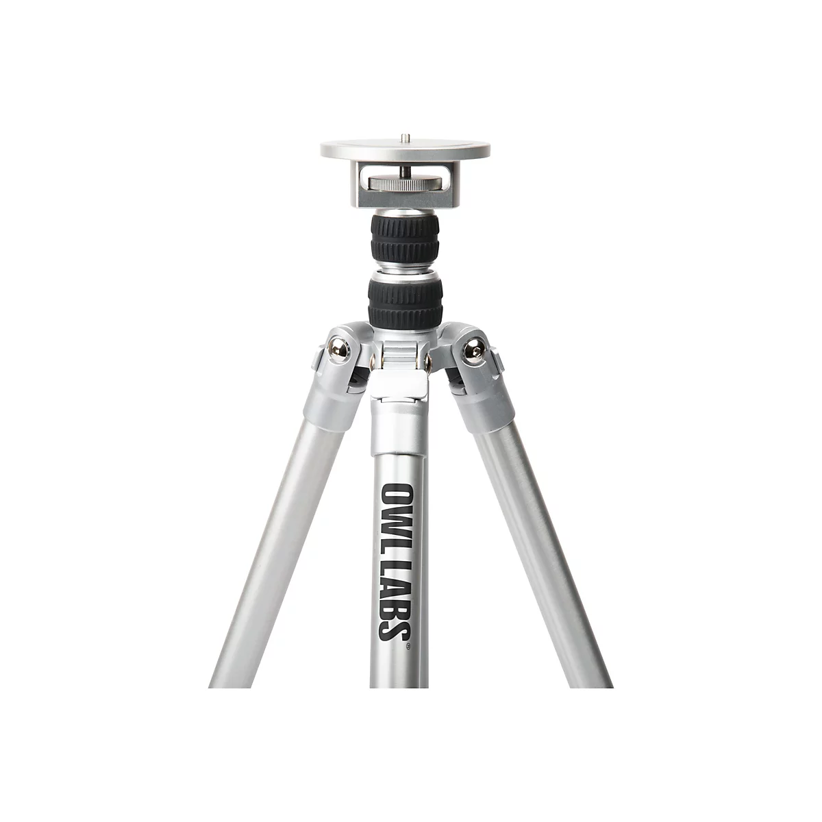 Silbernes Kamerastativ vor weißem Hintergrund. Der Ständer hat drei Beine, ein Oberteil mit Stellschraube und den Schriftzug "OWL LABS".