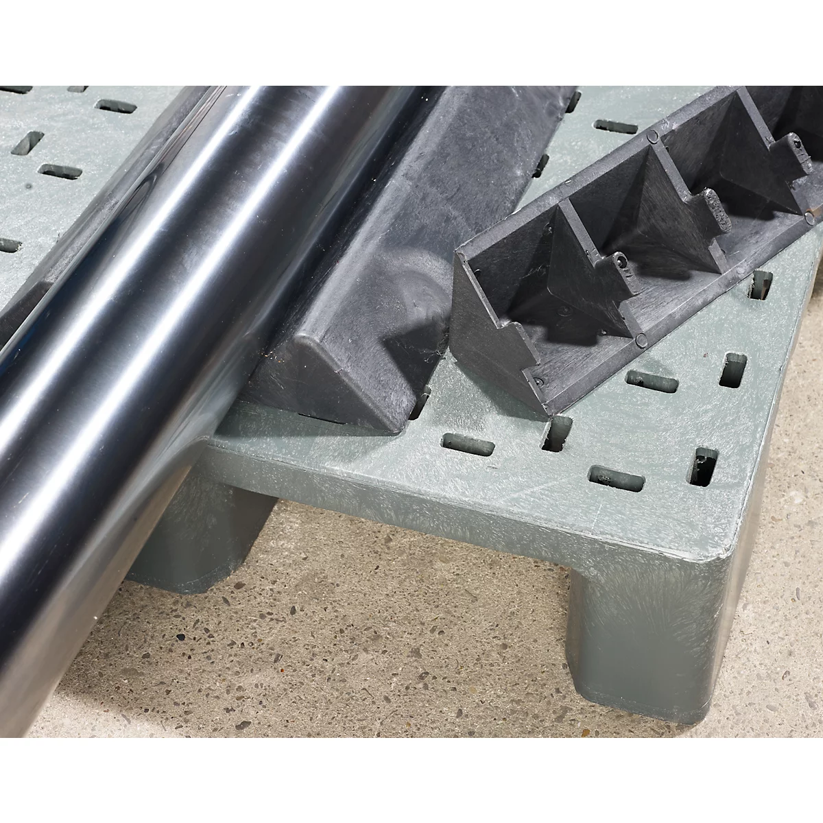 Palette en plastique biseautée, avec 3 patins, L 1200 x l 800 x h 155 mm
