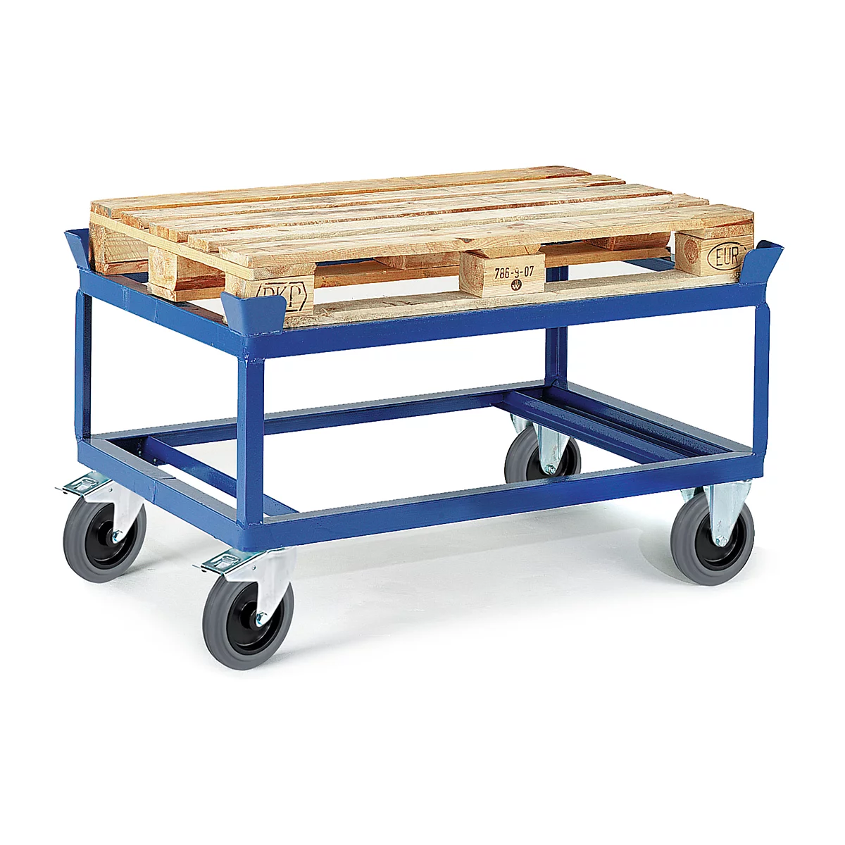 Blauer Rollwagen mit Holzpalette. Die Palette liegt auf einer Metallkonstruktion mit vier Rädern.