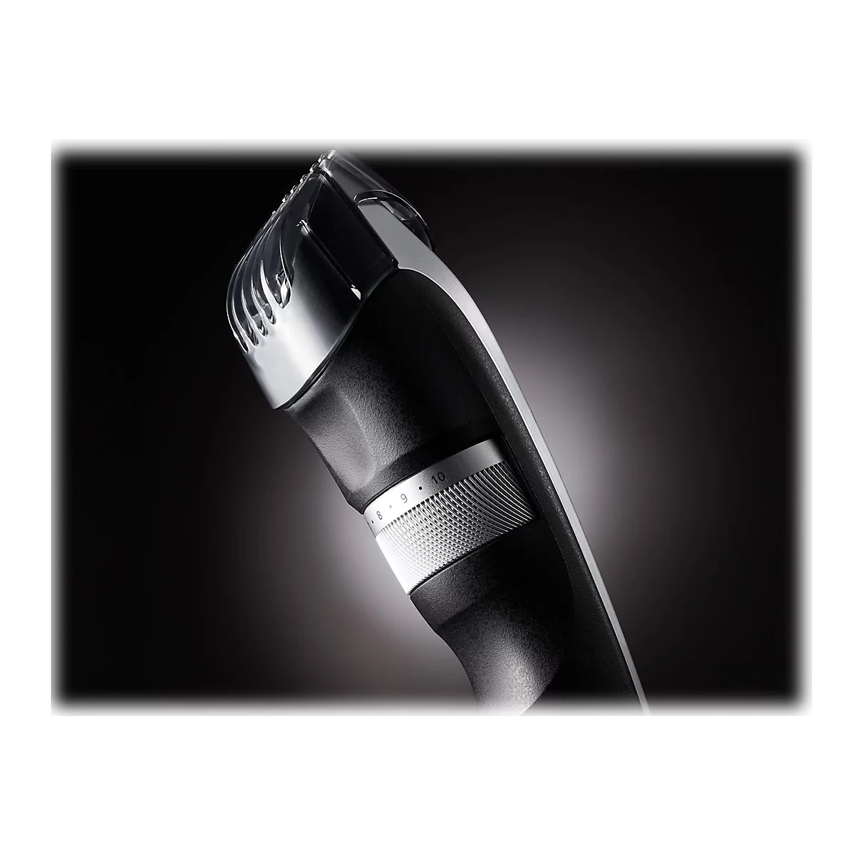 Detailaufnahme eines schwarzen Bartschneiders. Sichtbar sind Einstellräder und Schneideaufsatz.