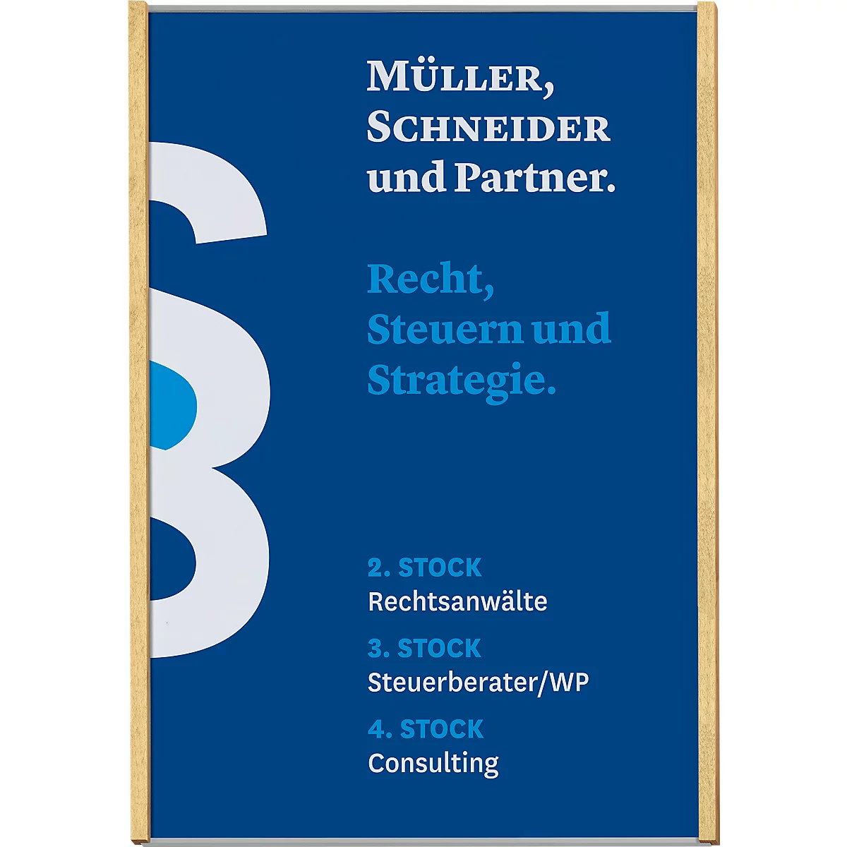 Panneau bleu avec cadre doré. Il est écrit : Müller, Schneider und Partner. Droit, impôts et stratégie. Plus d'informations : Avocats, conseillers fiscaux, WP, consulting.