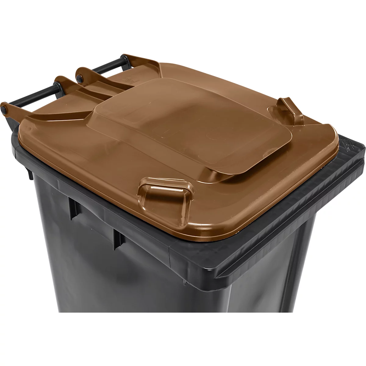 Primer plano de un cubo de basura marrón con tapa. La tapa está ligeramente abierta, el cubo es negro.
