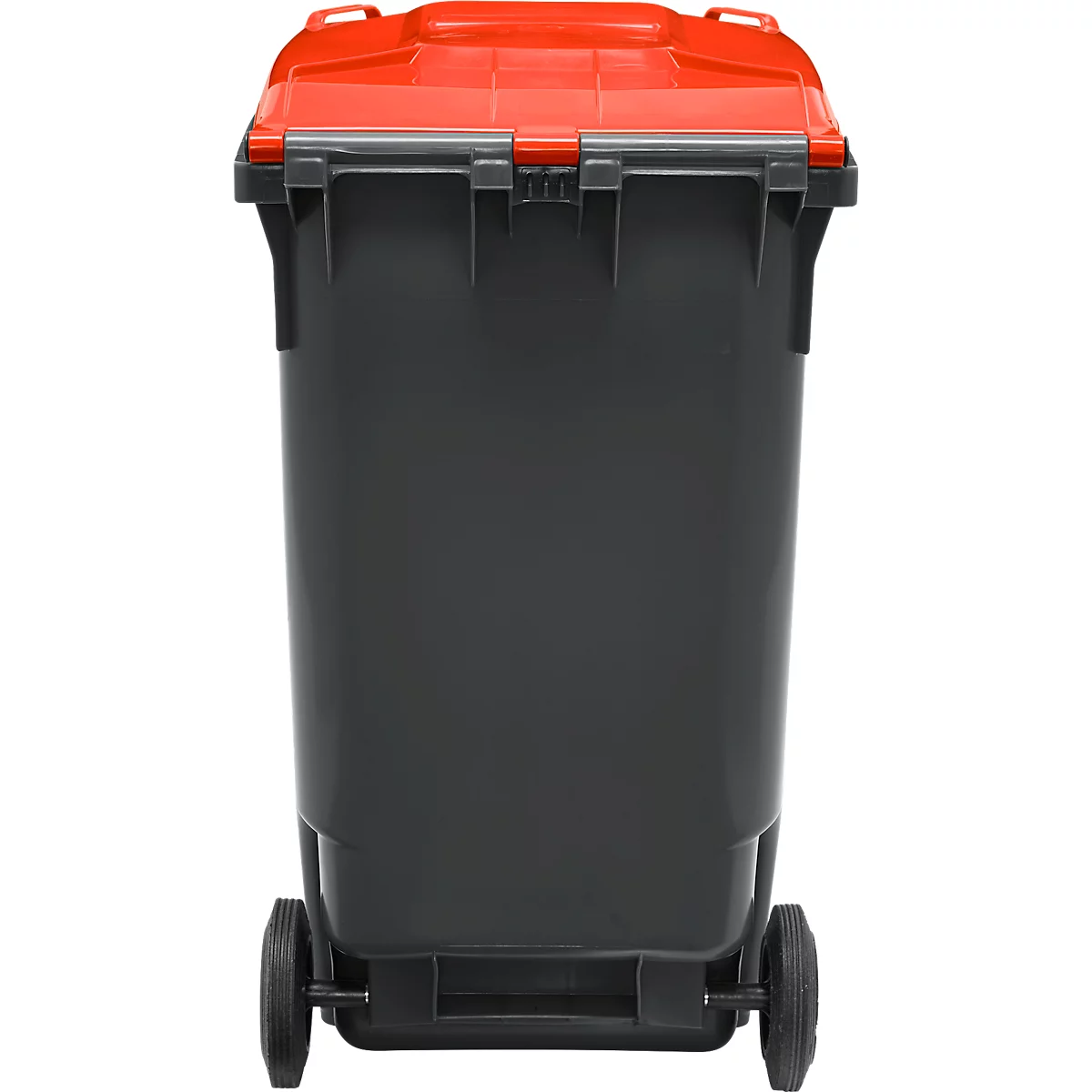 Contenedor de basura gris con tapa roja. Dos ruedas y un asa.