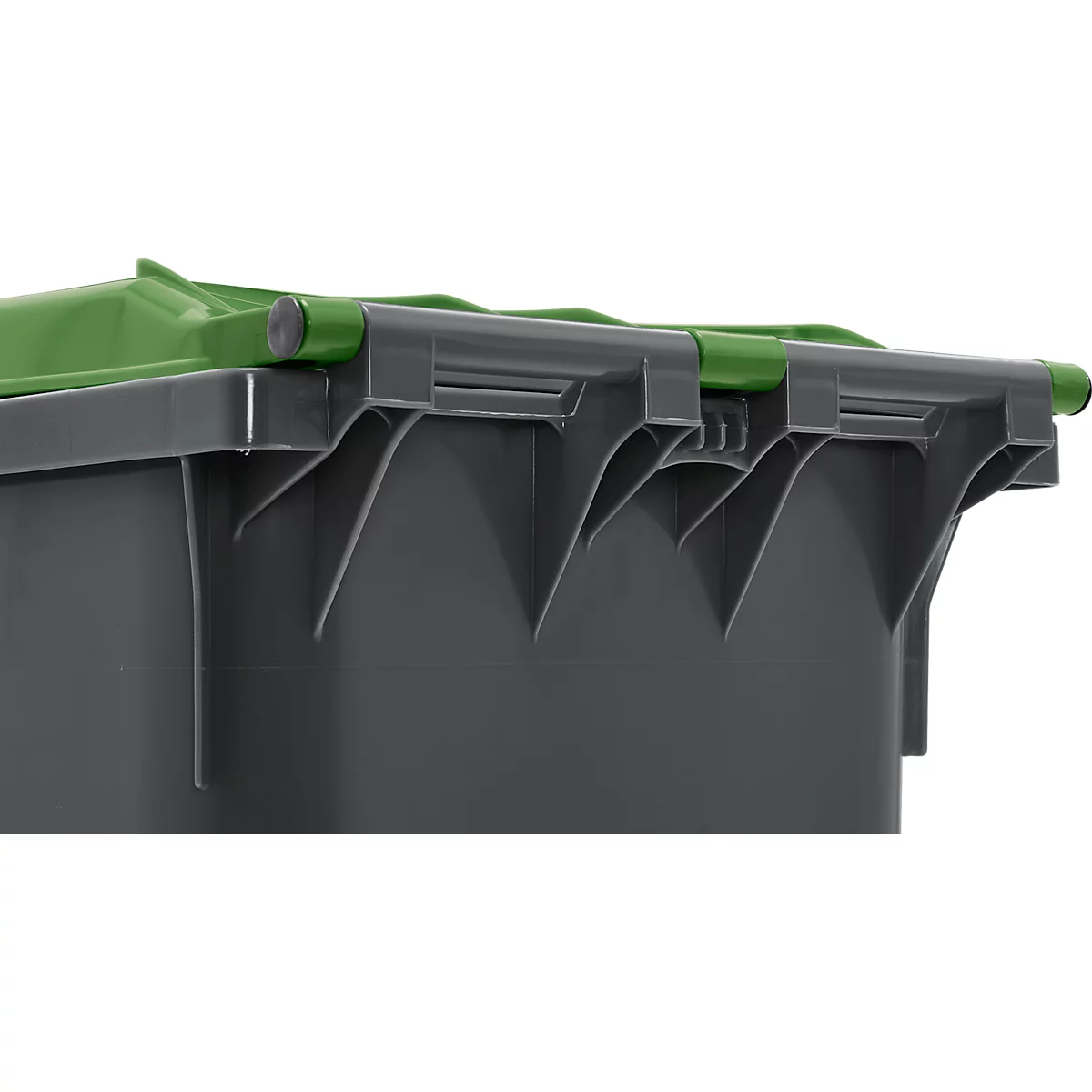 Primer plano de un cubo de basura gris con tapa verde. La tapa está parcialmente abierta, mostrando una vista detallada de la construcción.