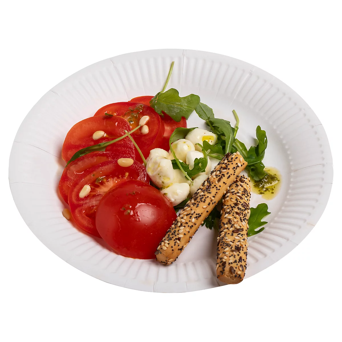 Ein Teller mit Tomatensalat, Mozzarella, Rucola und Brotstangen. Die Tomaten sind in Scheiben geschnitten.