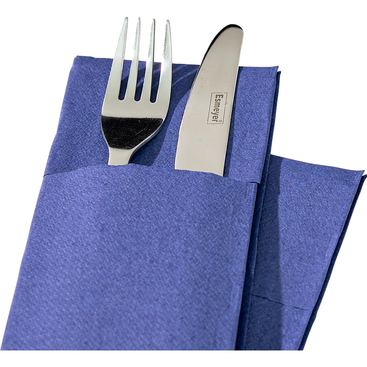 Fourchette et couteau dans un porte-serviette en tissu bleu. Le couteau porte la mention 'Esmeyer'.
