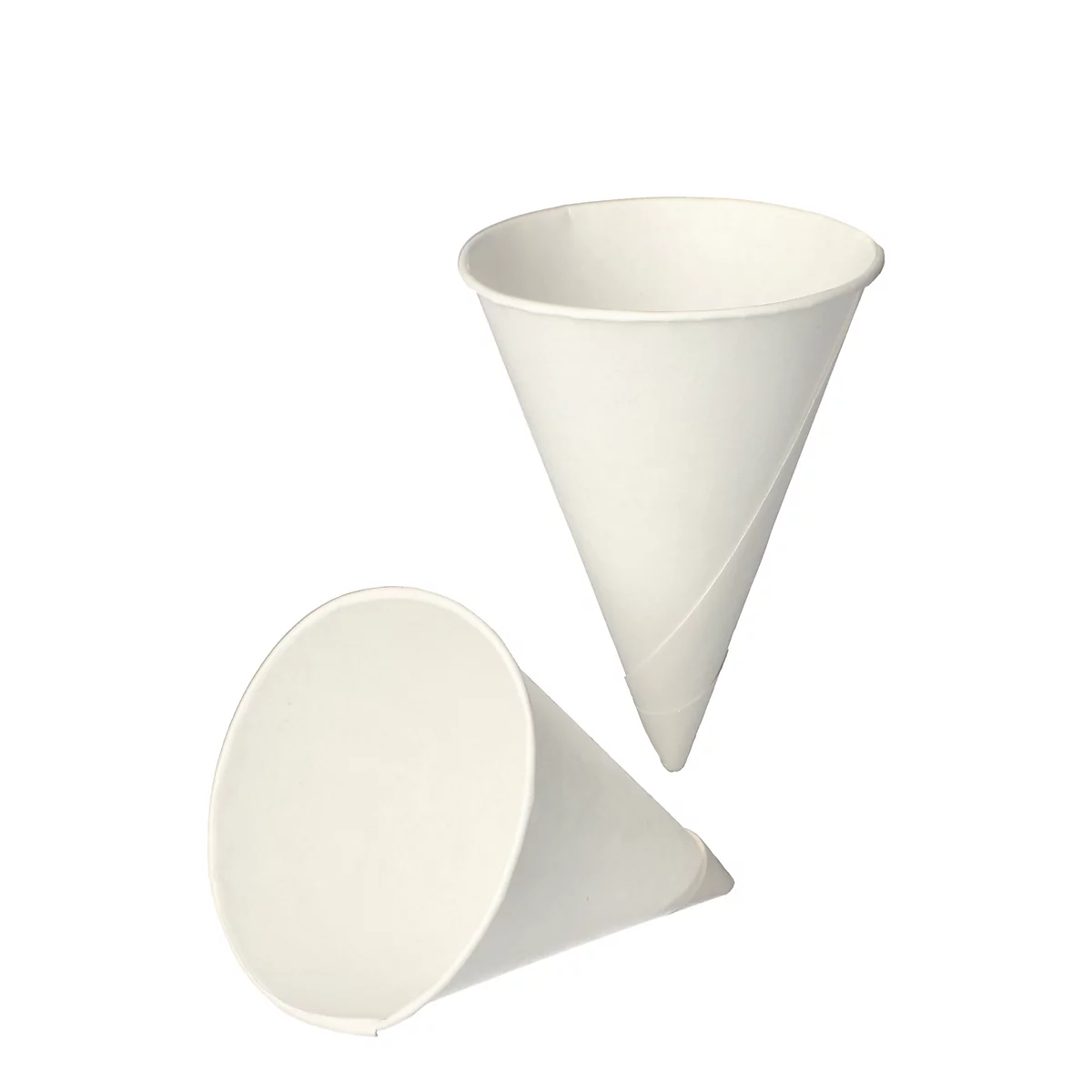 Zwei leere, weiße Papierkegel, einer liegt, der andere steht aufrecht.