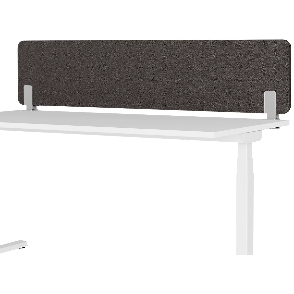 Un dessus de bureau gris sur une table blanche, fixé à un bureau réglable en hauteur.