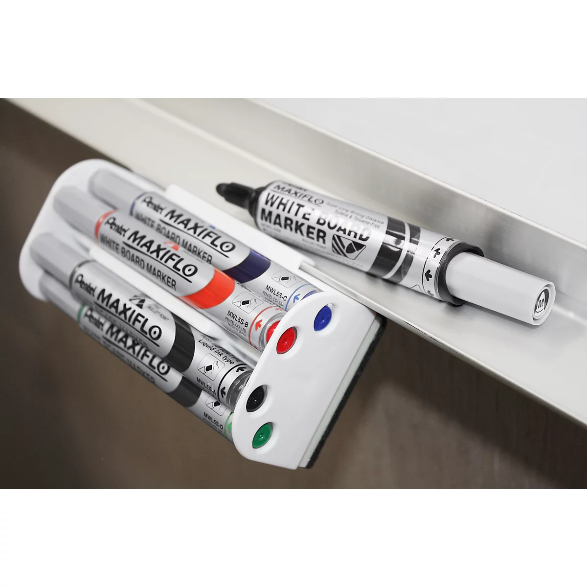 Pentel Whiteboardmarker Maxiflow, mit Wischer, Schreibspitze 2 mm, 4-er Set