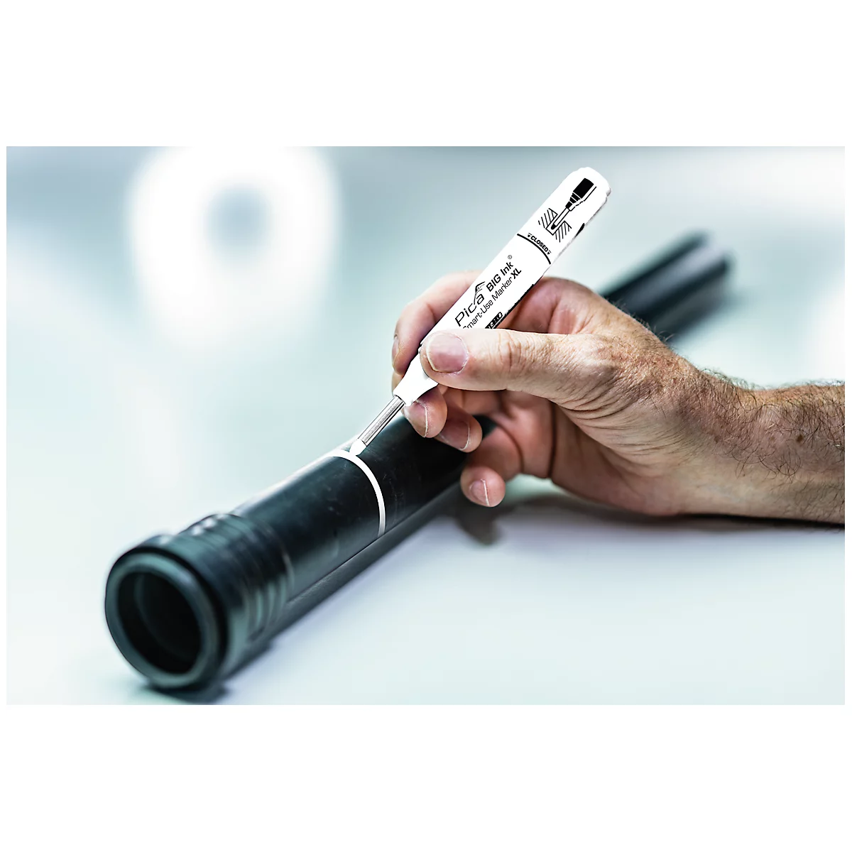 Permanent marker Pica BIG Ink Marker XL, voor gladde en droge oppervlakken, speciale schrijfpunt, veeg- en waterbestendig, schrijfkleur wit