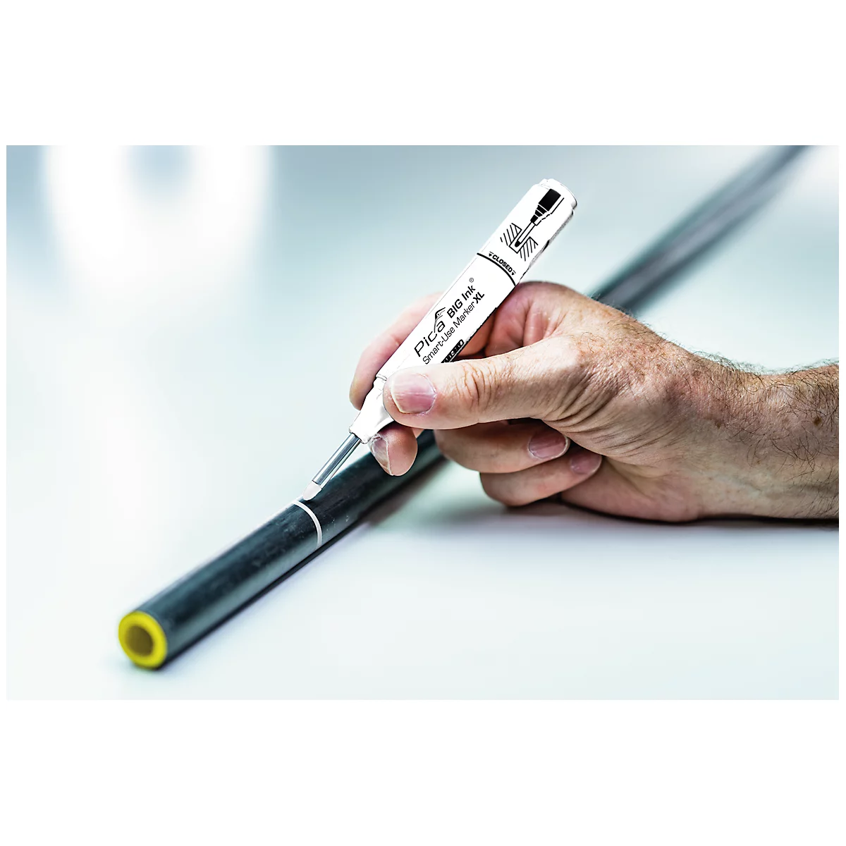 Permanent marker Pica BIG Ink Marker XL, voor gladde en droge oppervlakken, speciale schrijfpunt, veeg- en waterbestendig, schrijfkleur wit