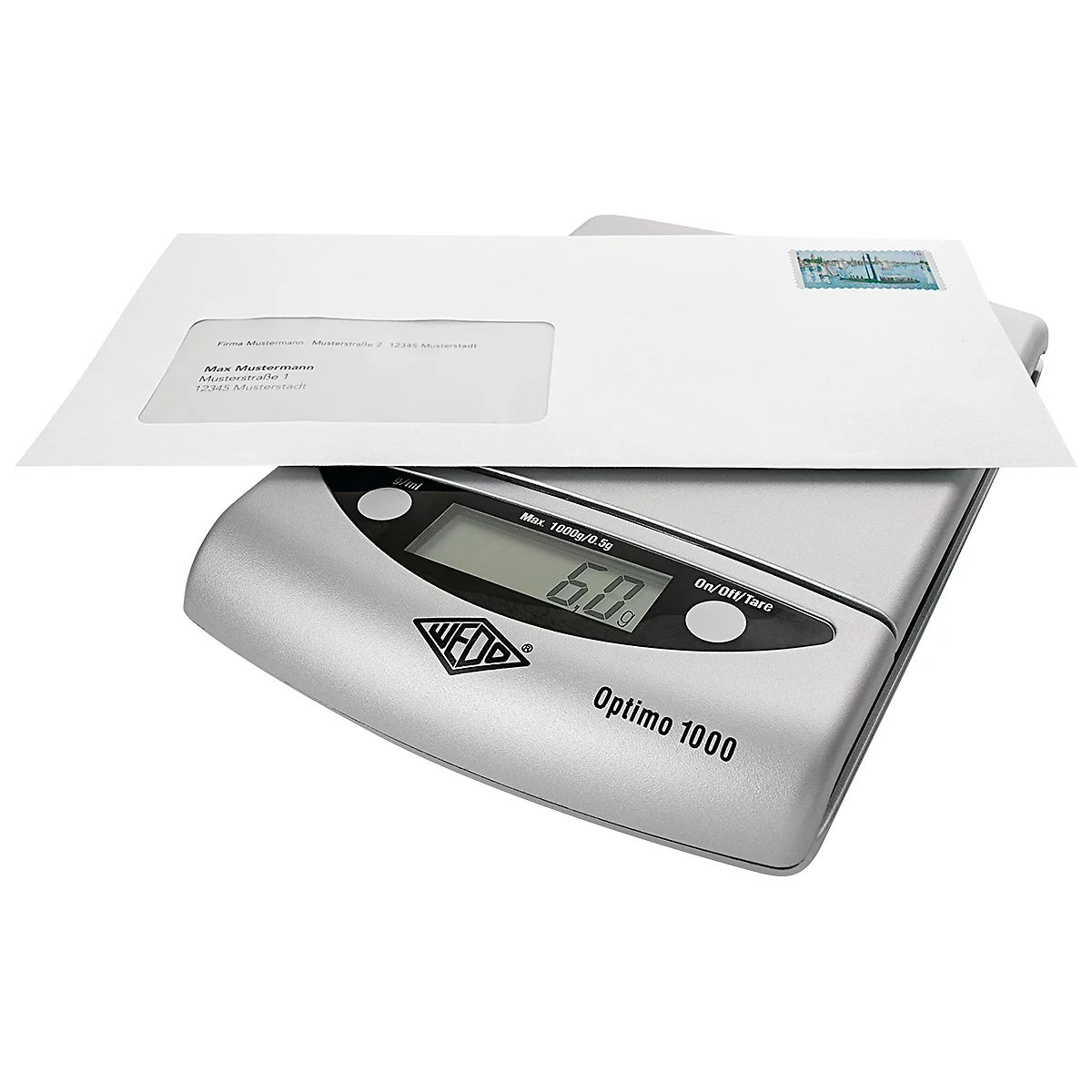 Pèse-lettre numérique avec une enveloppe blanche dessus, l'écran indique 6,0 grammes.