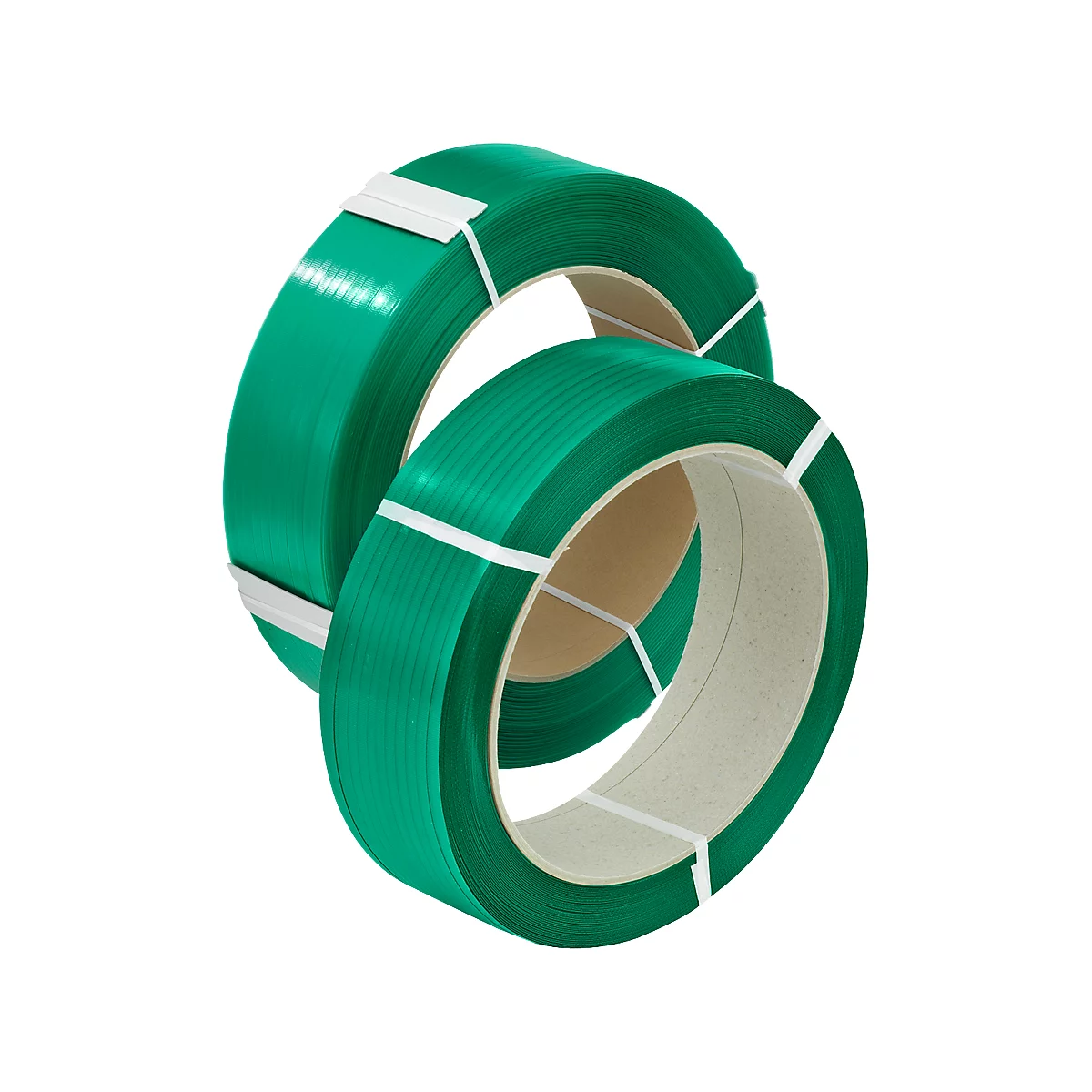 Zwei Rollen grünes Umreifungsband, mit weißem Papier umwickelt.