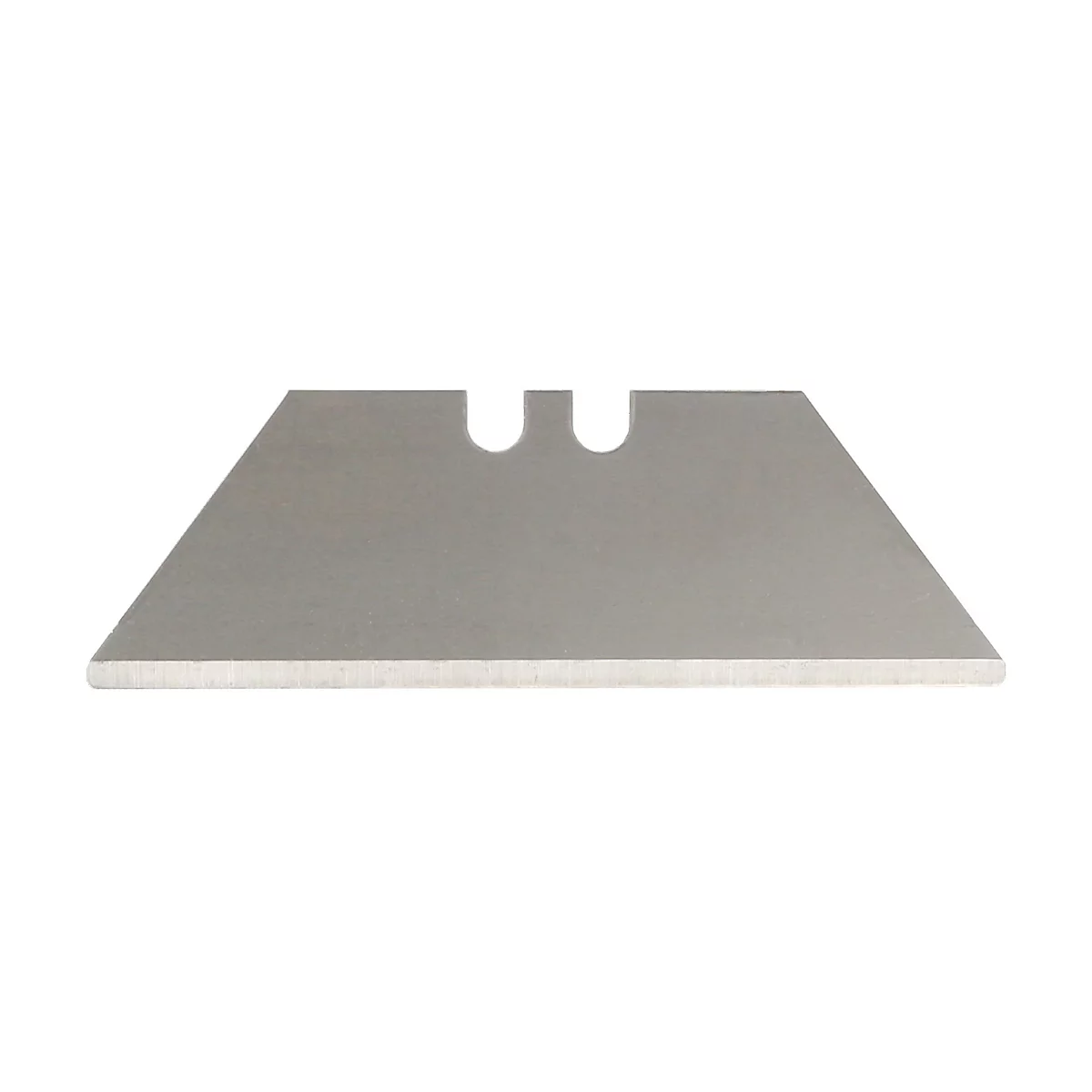 Eine einzelne Trapezklinge aus Metall, mit zwei Löchern am oberen Rand, die vor weißem Hintergrund isoliert ist.