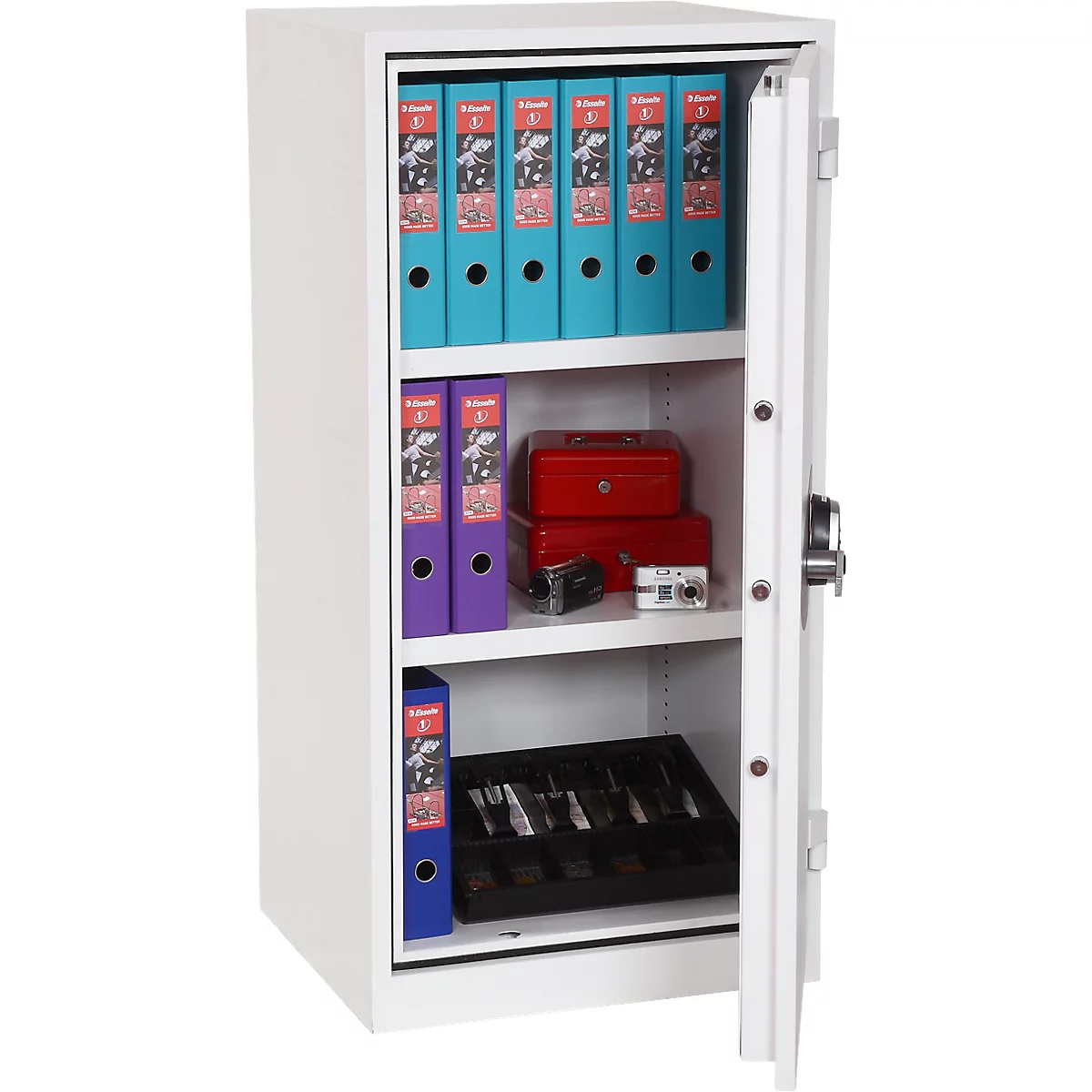 Witte metalen kast met open deur, gevuld met ordners, rode geldkistjes en accessoires.
