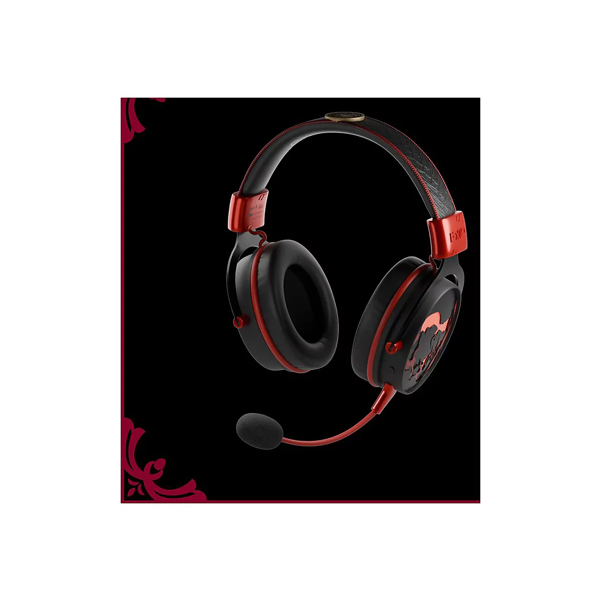 Schwarzes Gaming-Headset mit roten Akzenten. Mikrofon, Ohrmuschel mit roter Verzierung.
