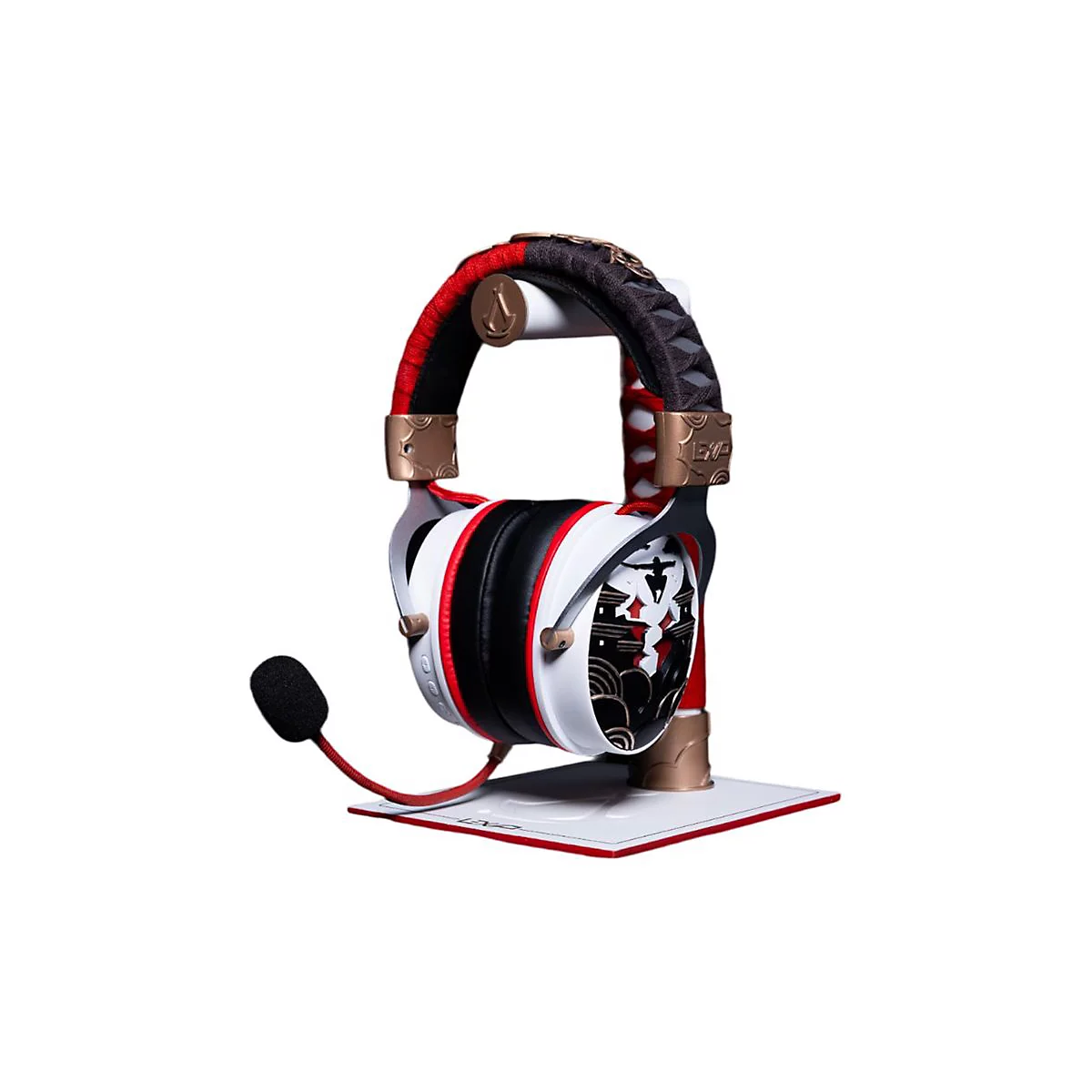 Kabelloses Gaming-Headset auf Ständer, rot-schwarz-weißes Design. Mit Mikrofon und grafischem Detail.