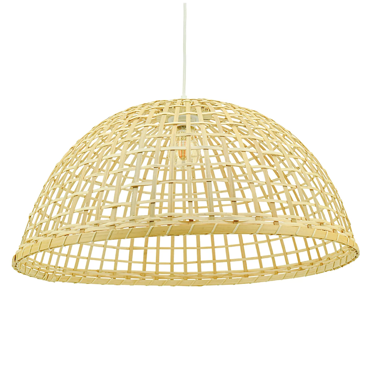 Suspension avec abat-jour en forme de panier beige clair, tissé en bois. Un câble blanc mène au plafond.