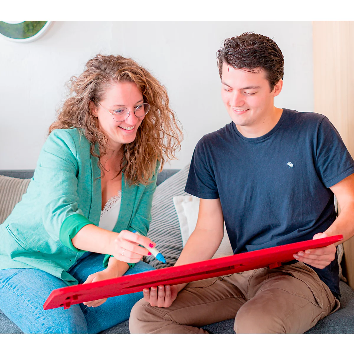 PLAYROOM Tableau blanc PLAYBOARD, acier émaillé e3, blanc, cadre en PET recyclé rouge, l. 750 x H 500 mm