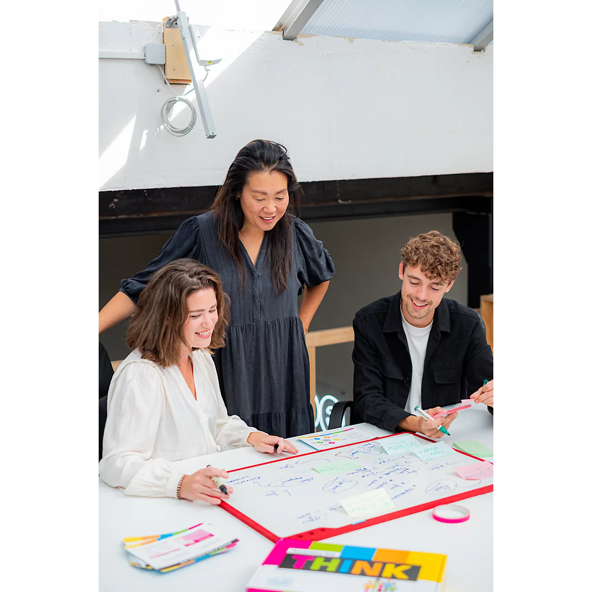 PLAYROOM whiteboard PLAYBOARD, e3-geëmailleerd staal, wit, gerecycled PET frame rood, B 750 x H 500 mm