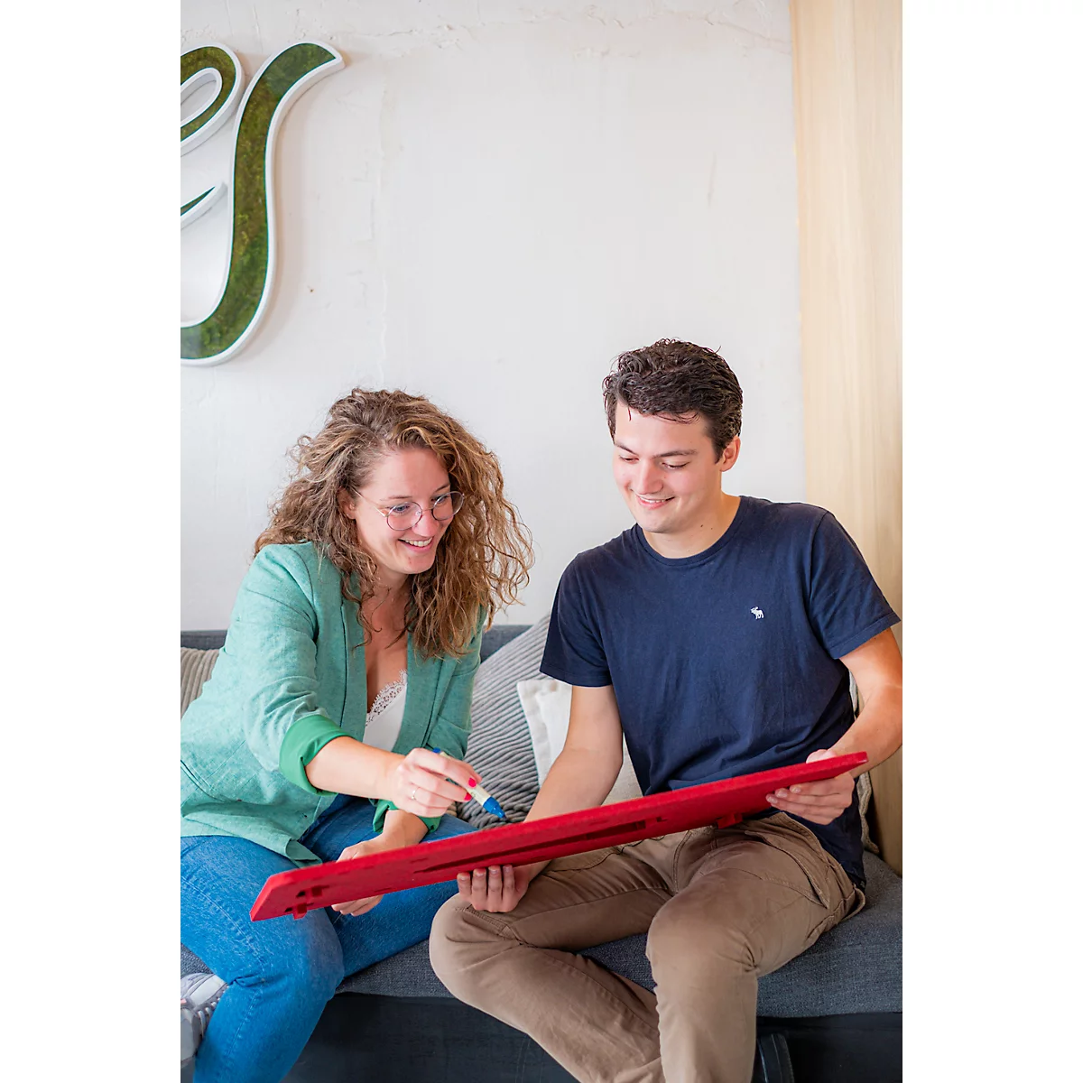 PLAYROOM whiteboard PLAYBOARD, e3-geëmailleerd staal, wit, gerecycled PET frame rood, B 750 x H 500 mm