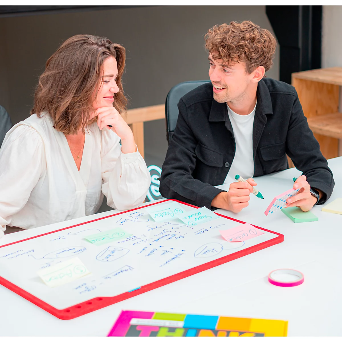 PLAYROOM whiteboard PLAYBOARD, e3-geëmailleerd staal, wit, gerecycled PET frame rood, B 750 x H 500 mm