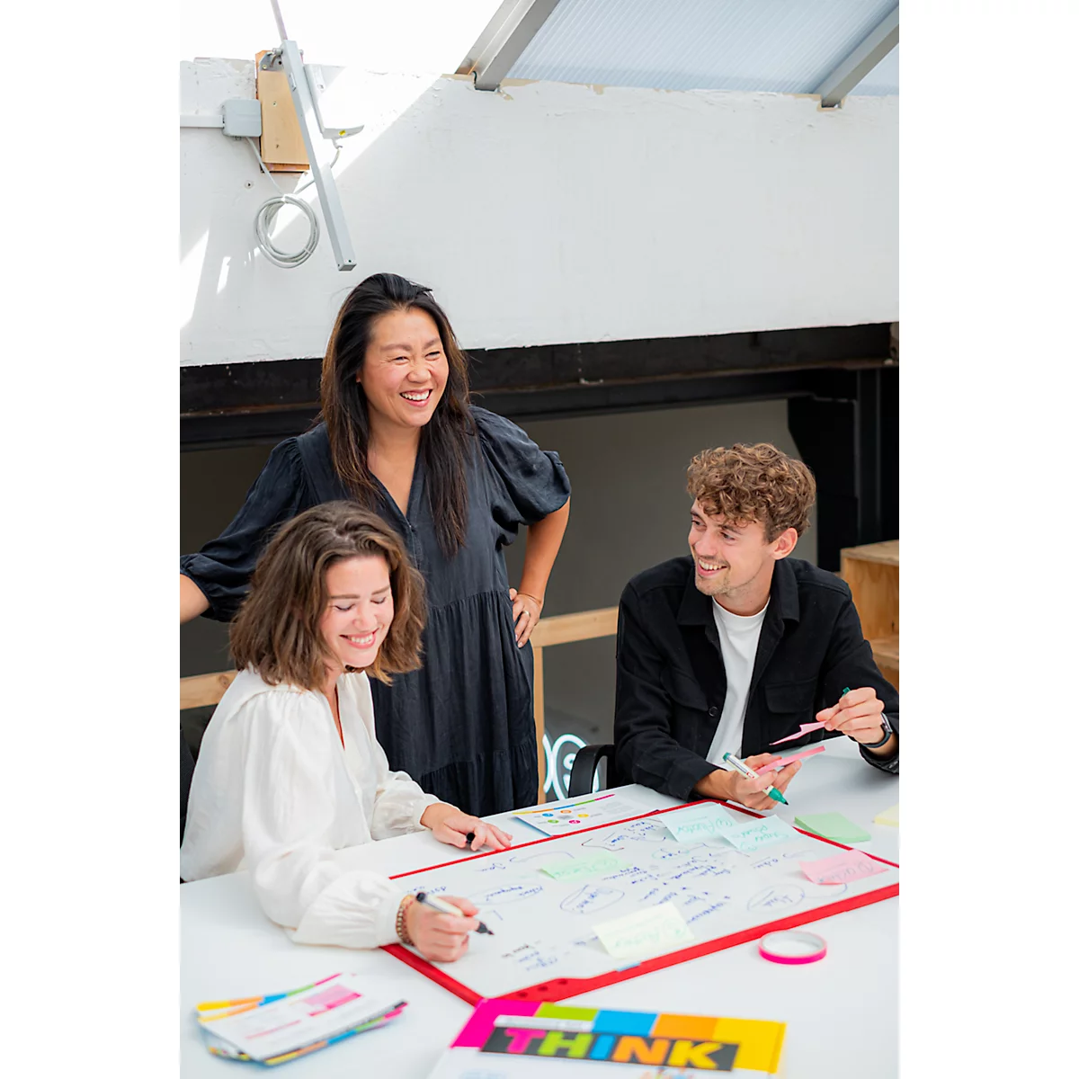 PLAYROOM whiteboard PLAYBOARD, e3-geëmailleerd staal, wit, gerecycled PET frame rood, B 750 x H 500 mm