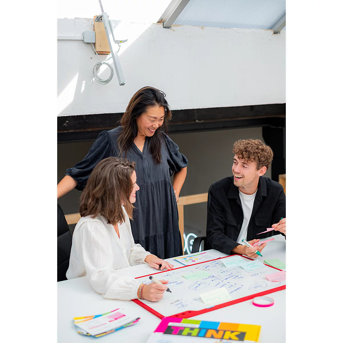 PLAYROOM whiteboard PLAYBOARD, e3-geëmailleerd staal, wit, gerecycled PET frame rood, B 750 x H 500 mm
