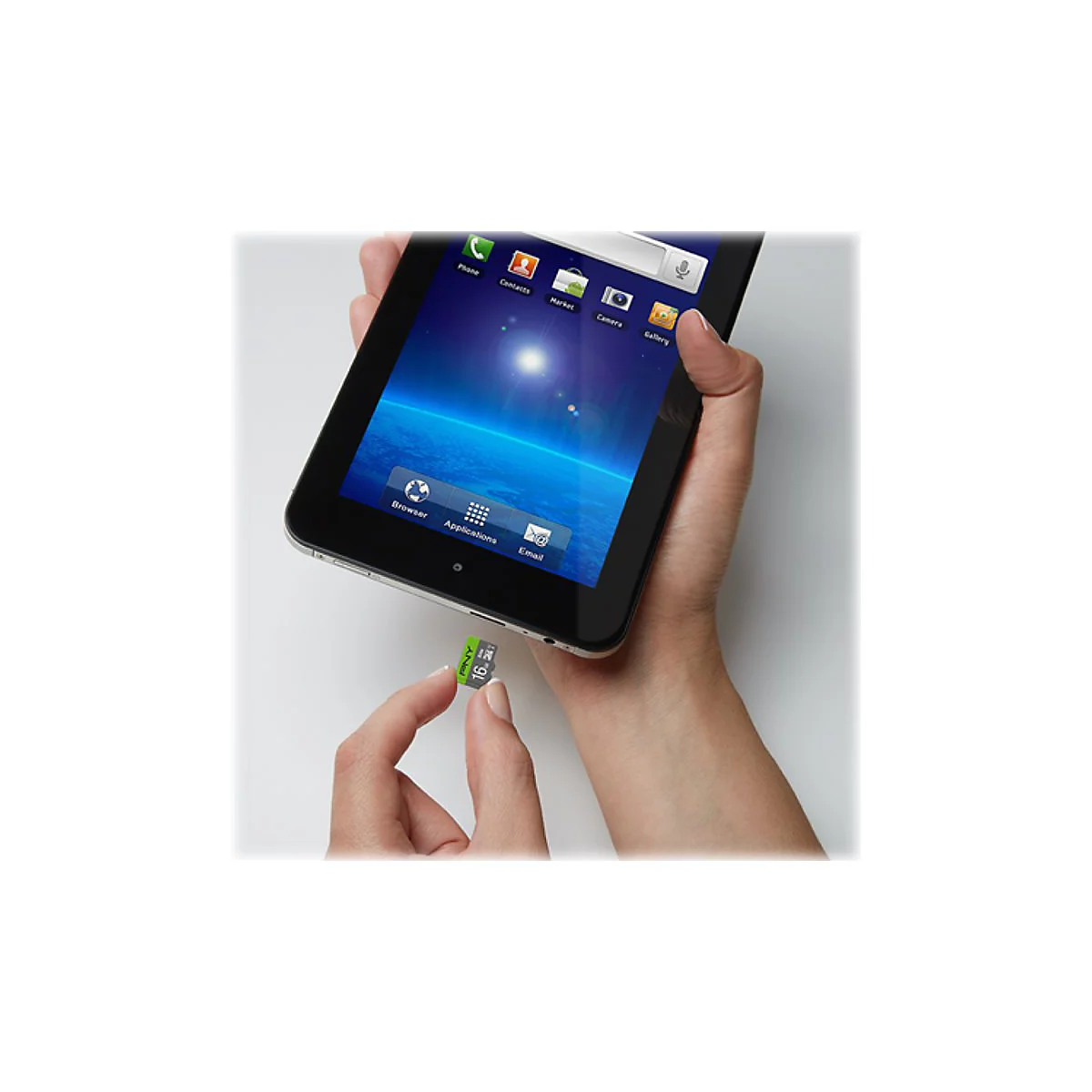 HÃ¤nde halten Tablet und SIM-Karte. Bildschirm mit Apps, blaue Umgebung.